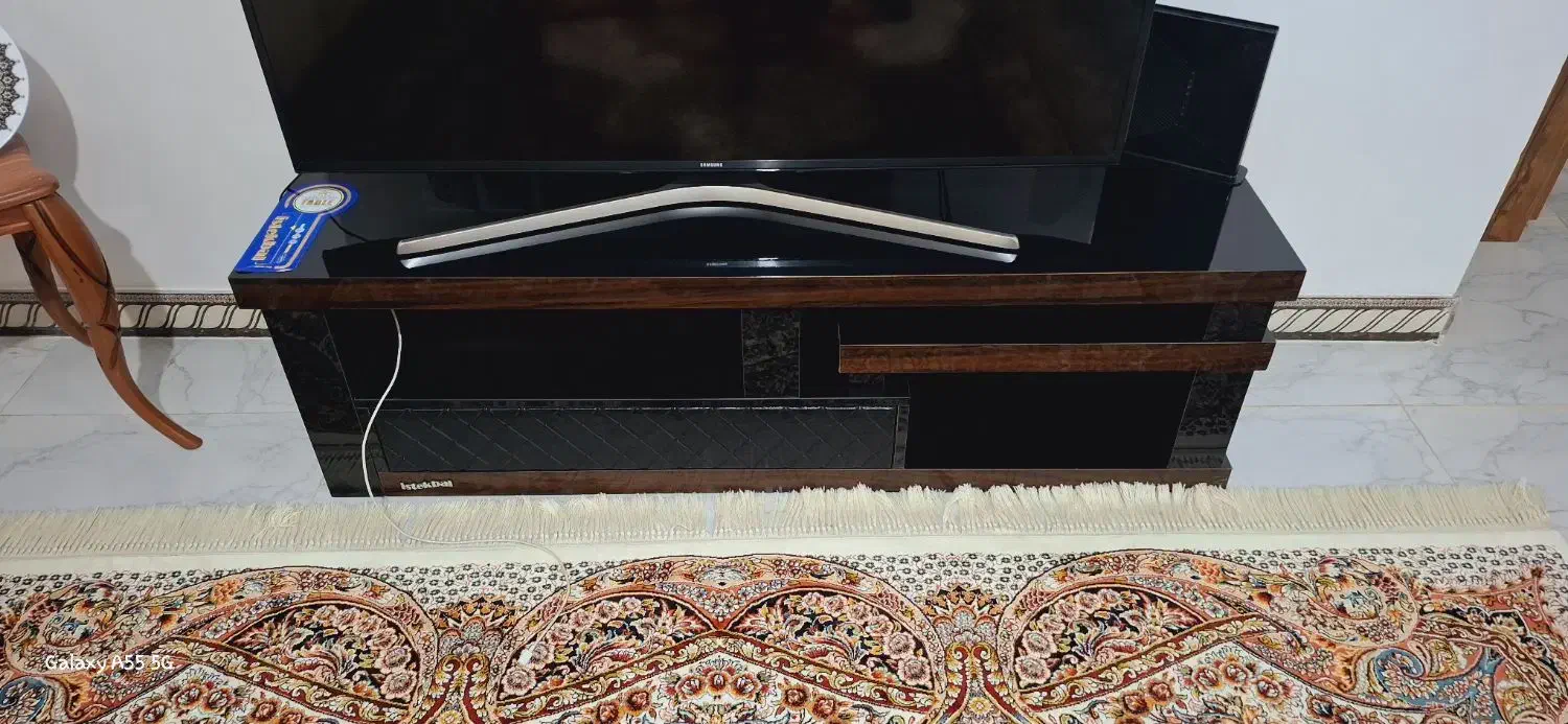 میز تلوزیون دو تکه متحرک در حد نو|میز تلویزیون|رشت, کوی بیانی|دیوار