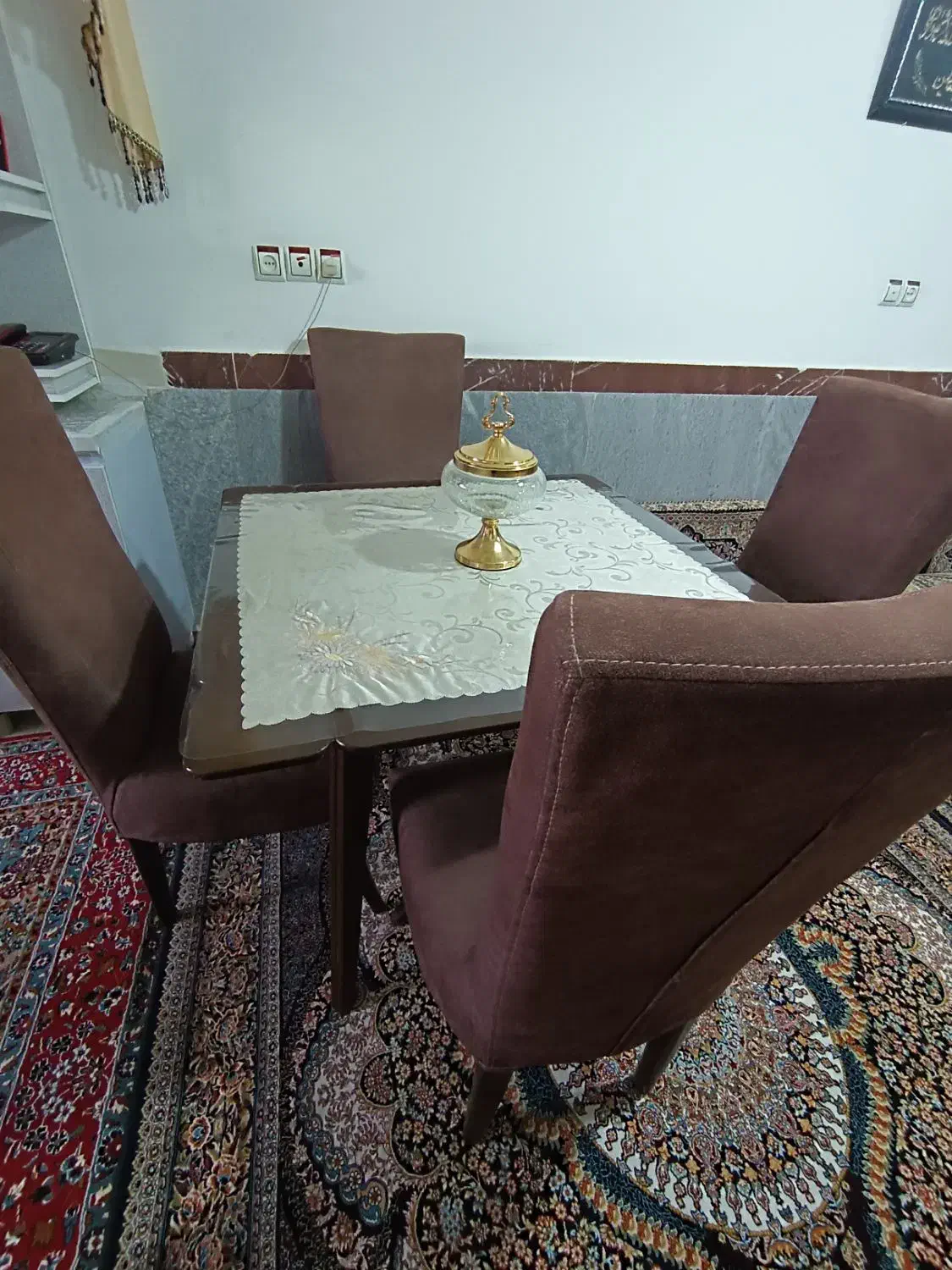 میز غذاخوری ۴نفره|میز و صندلی غذاخوری|قروه, |دیوار