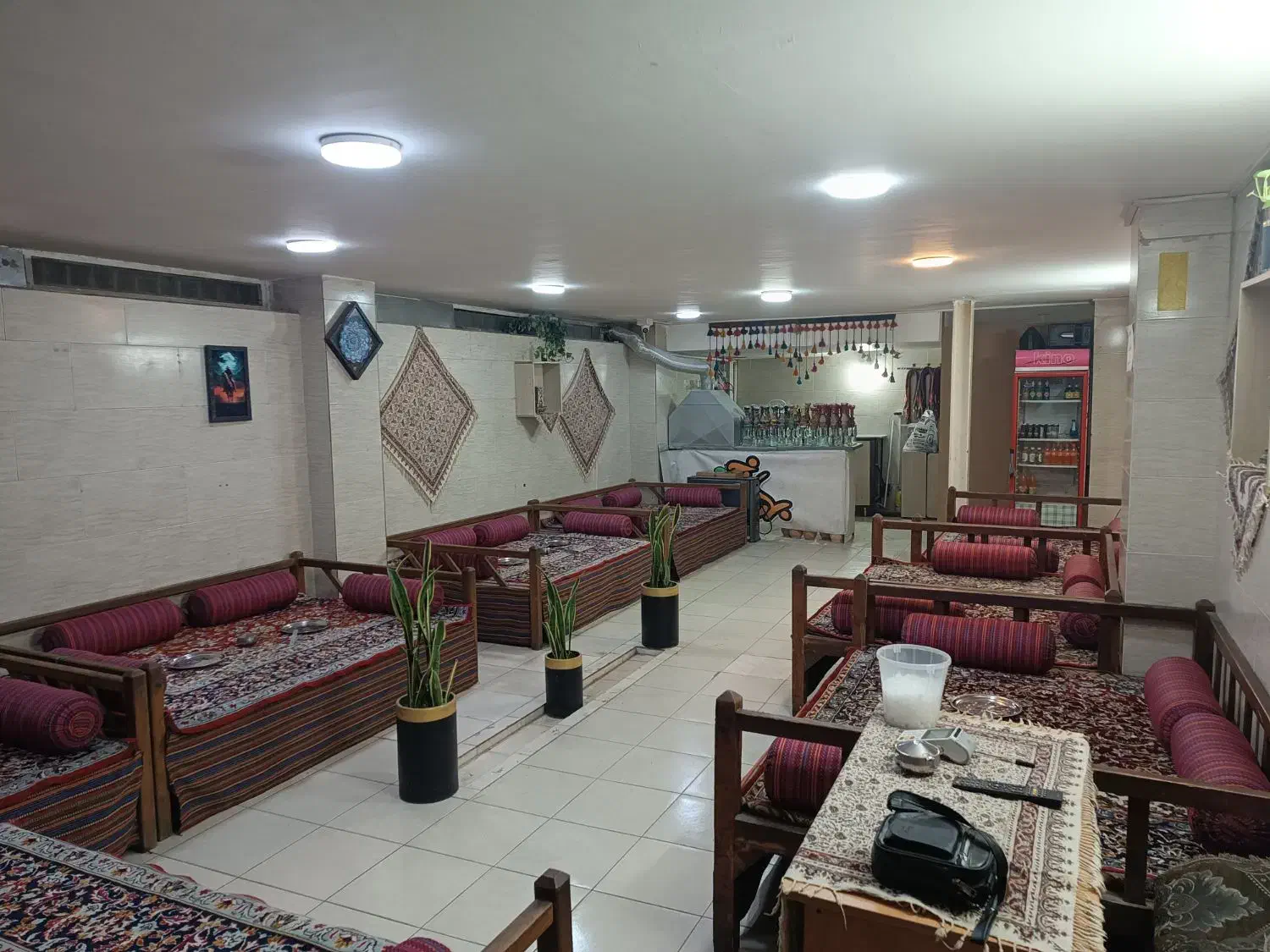 شاگرد برای چایخونه .|استخدام خدمات فروشگاه و رستوران|اصفهان, برازنده|دیوار