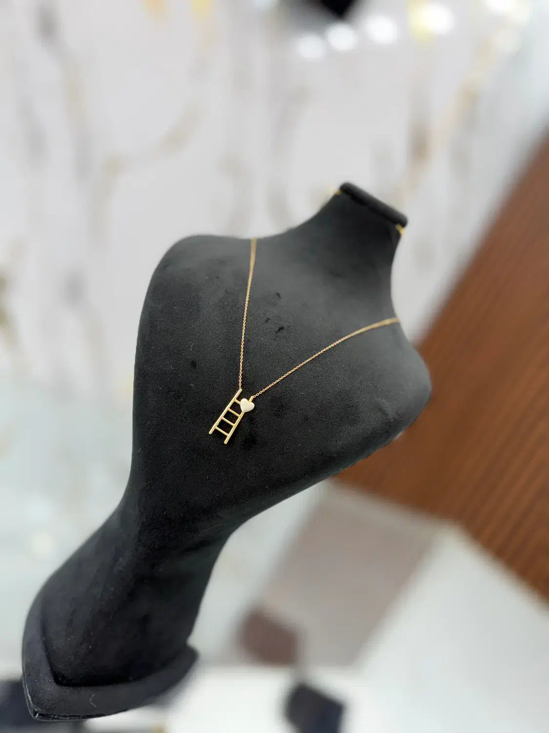 طلا و جواهر شاکرمی ده مغازه بالای سبزه میدان|جواهرات|خرمآباد, |دیوار