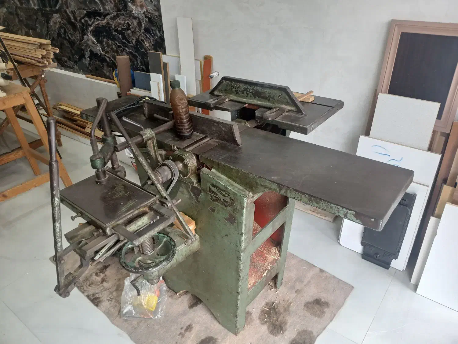 سه کاره|ماشین‌آلات صنعتی|رشت, چله خانه|دیوار