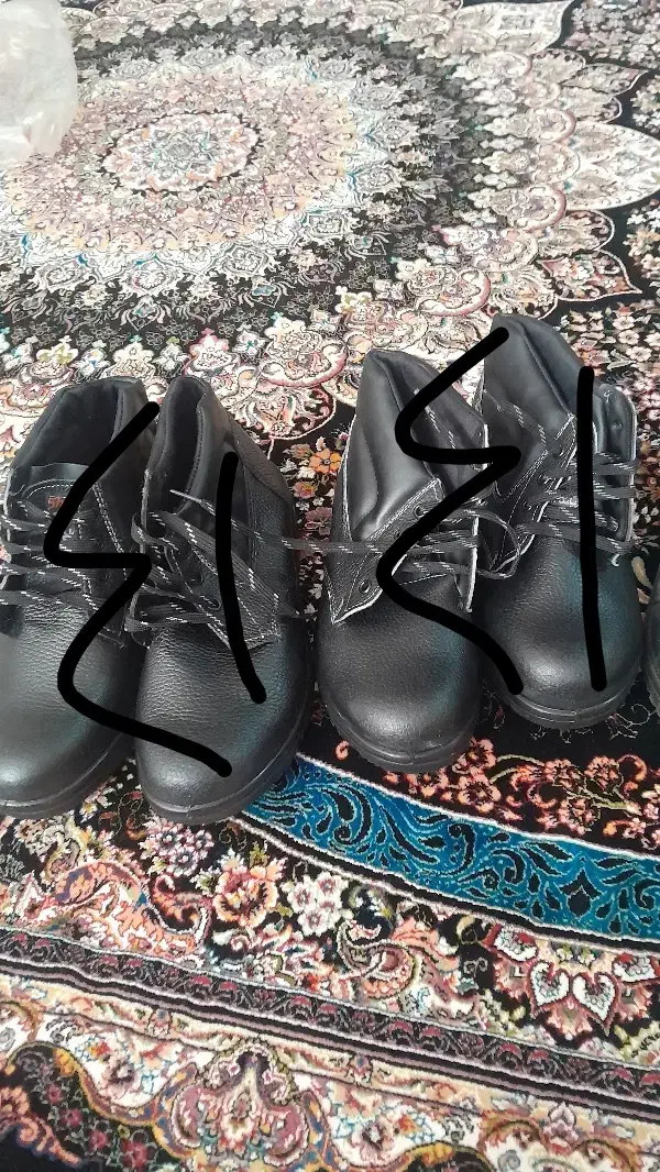 کفش کار|کیف، کفش، کمربند|قم, شهر قائم|دیوار