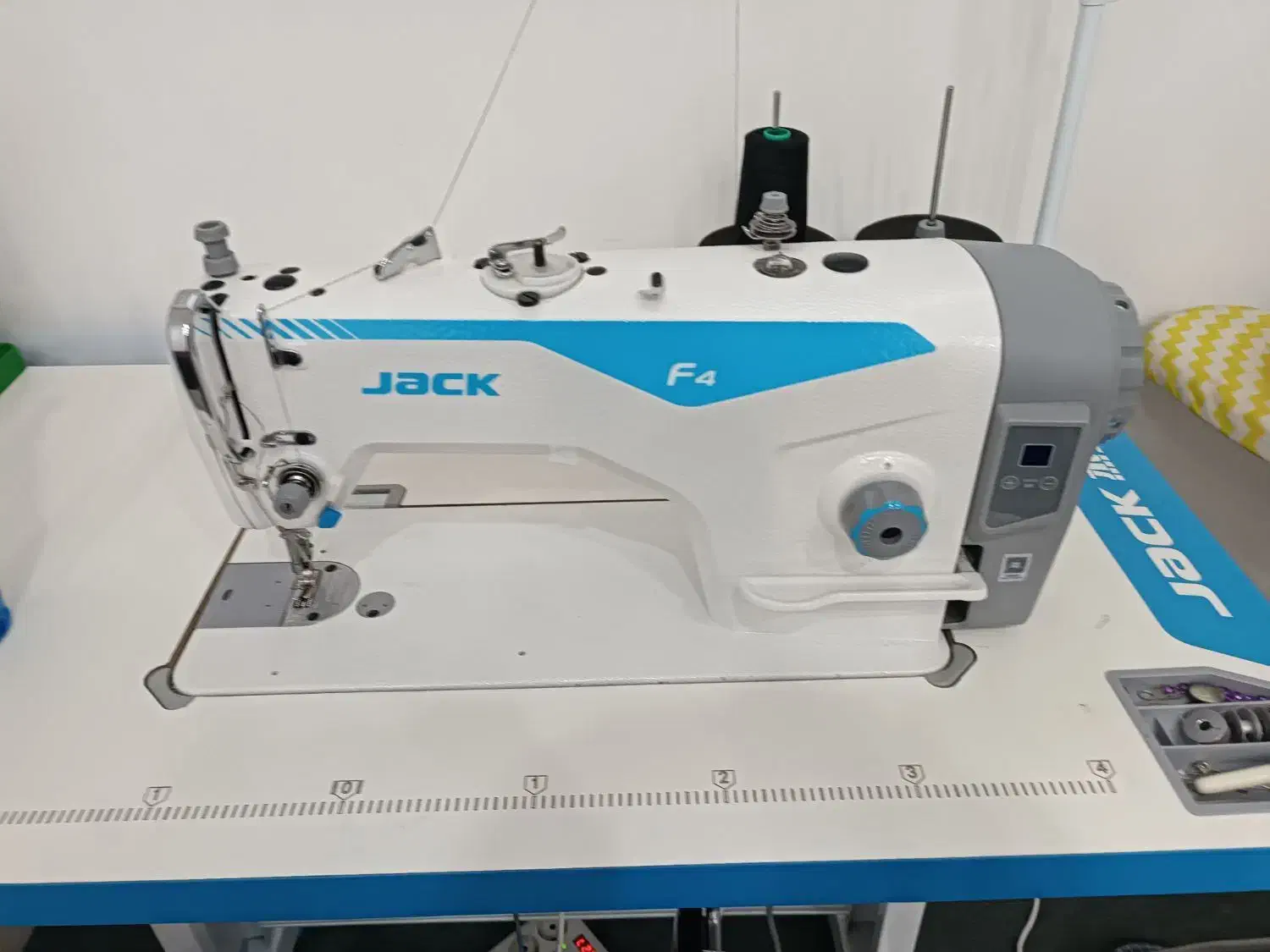 چرخ خیاطی f4|چرخ خیاطی و ریسندگی|آذرشهر, |دیوار