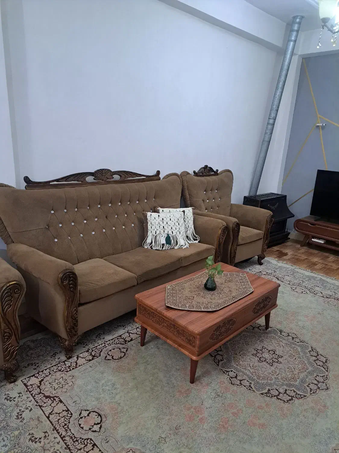 مبل هفت نفره نیمه کلاسیک|مبلمان خانگی و میز عسلی|رشت, کوی مهر|دیوار