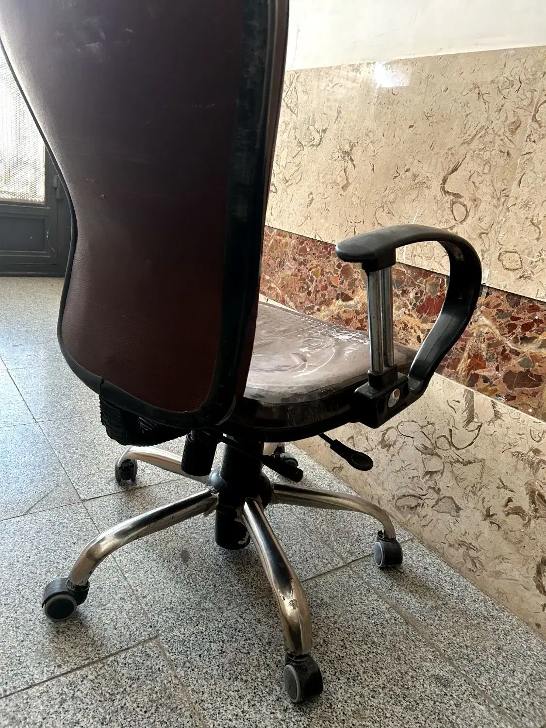 صندلی گردان اداری چرخدار|مبلمان اداری|نهاوند, |دیوار