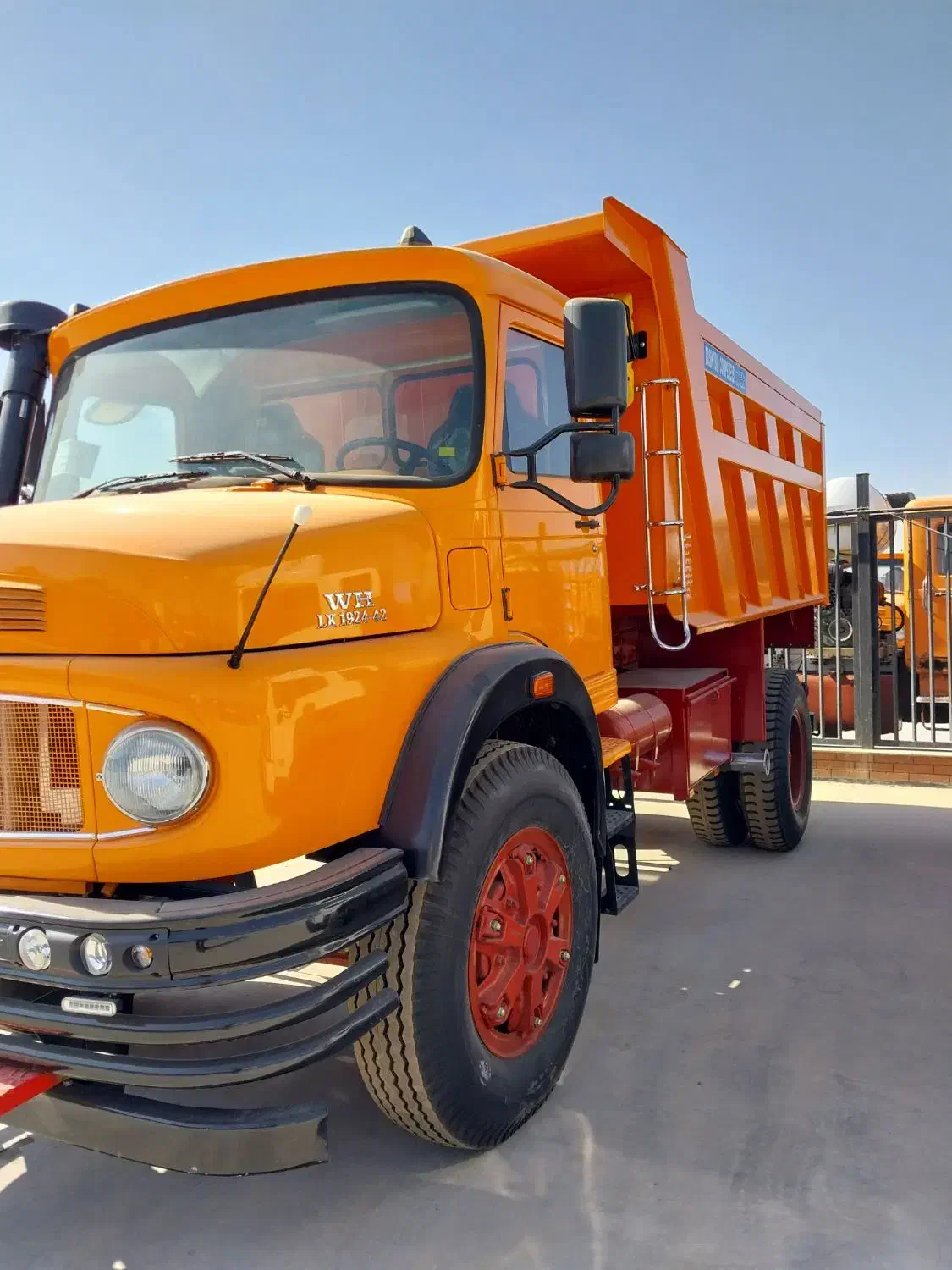 کامیون بنز۱۹۲۴ تک کمپرسی|خودرو سنگین|تهران, مجیدیه|دیوار