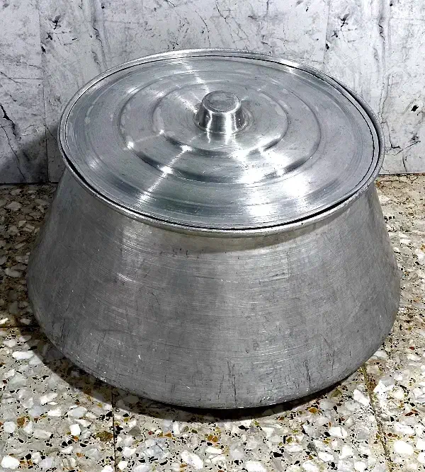 قابلمه روحی بزرگ و شعله|ظروف پخت‌وپز|نور, |دیوار