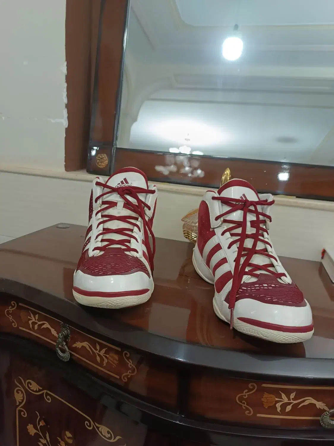 کتونی آدیداس ۵۱|کیف، کفش، کمربند|شمشک, |دیوار