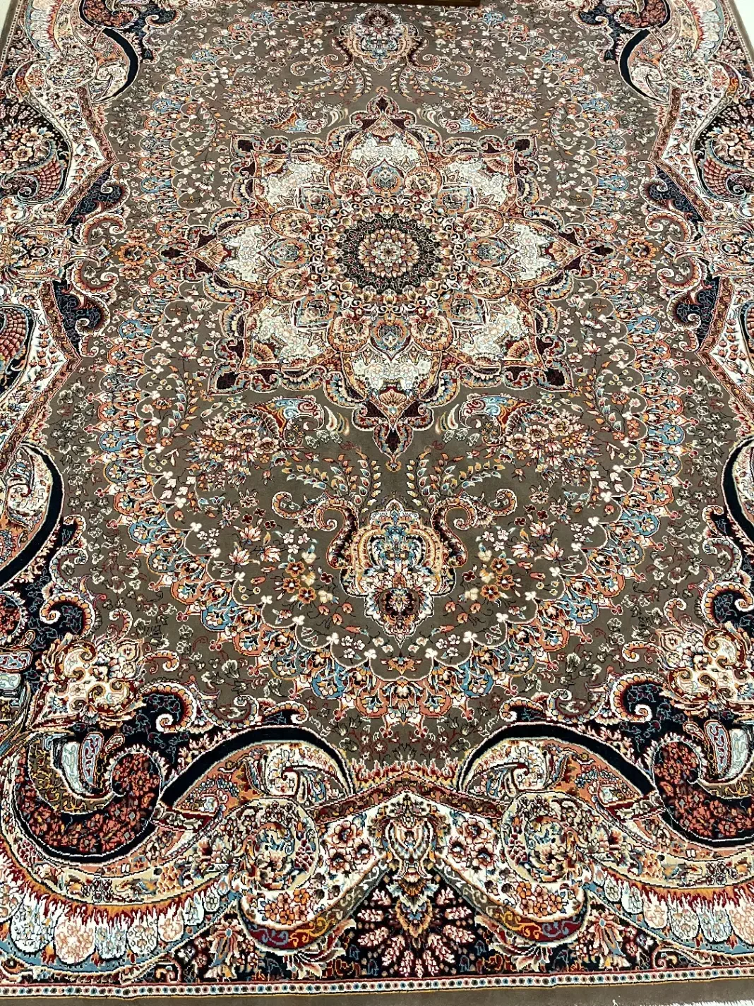 فرش در حد نو|فرش|فومن, |دیوار