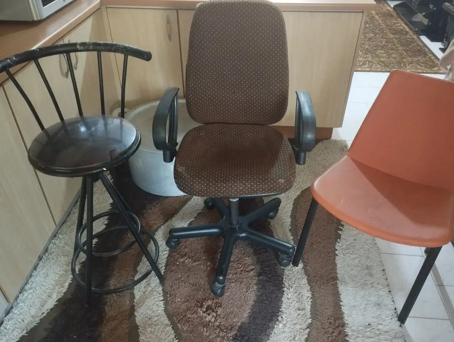 سه عدد صندلی اداری باری ساده تمیز|صندلی و نیمکت|بوشهر, |دیوار