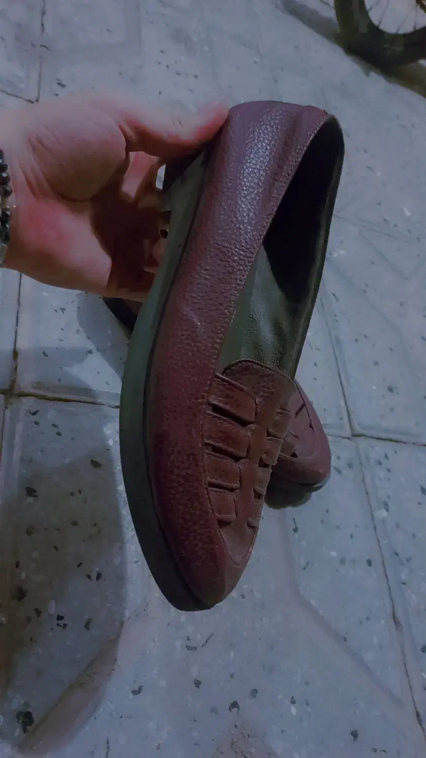 کفش بیرونی|کیف، کفش، کمربند|تربت جام, بیست متری منبع آب|دیوار