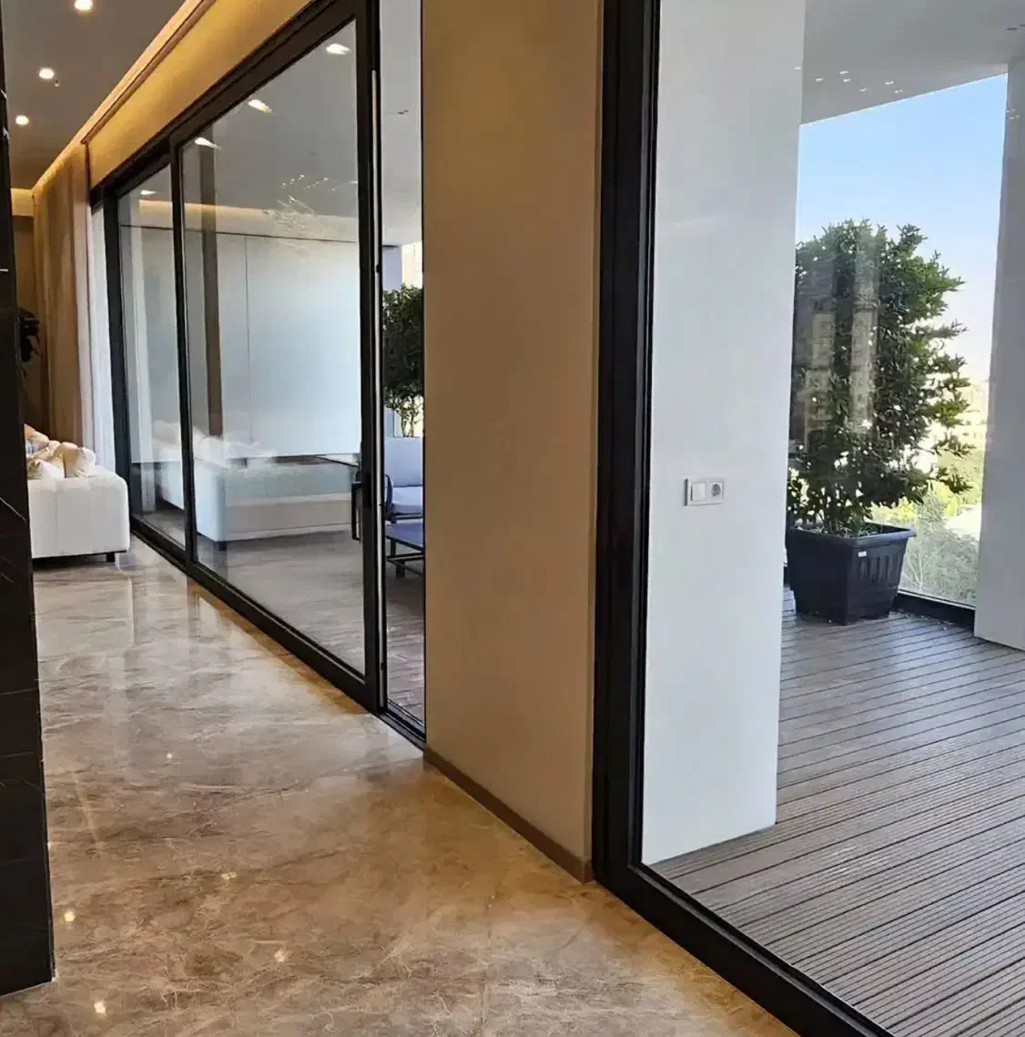 نیاوران / ۲۴۰متر آپارتمان/ مشاعات هتلینگ/۴ پارکینگ