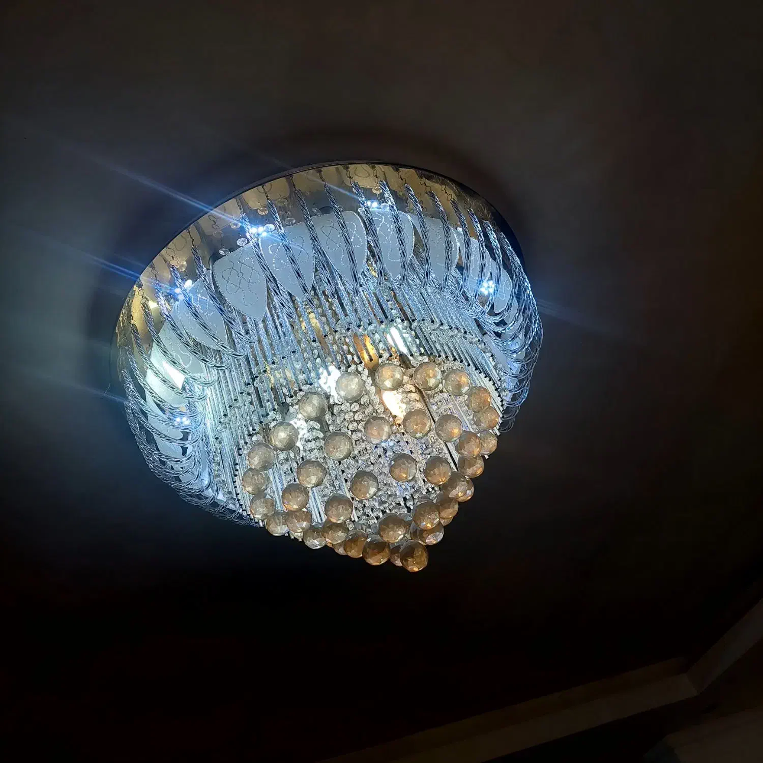 یک عدد لوستر بزرگ بلوتوث|لوستر و چراغ آویز|بابل, |دیوار