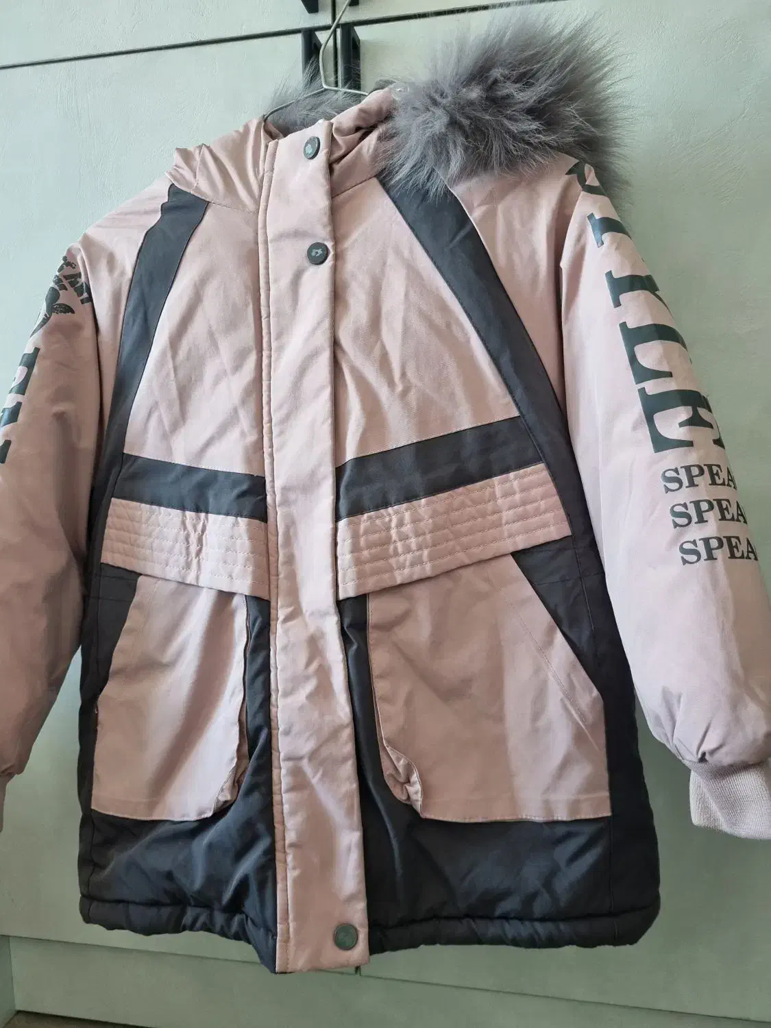 کاپشن برای ۷ یا ۸ سال|کفش و لباس بچه|چالوس, |دیوار