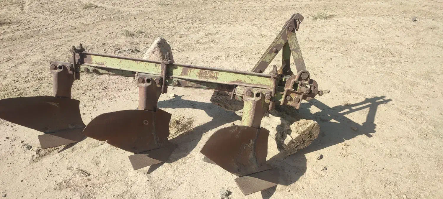 گاوآهن رومانی|ماشینآلات صنعتی|بافت, |دیوار