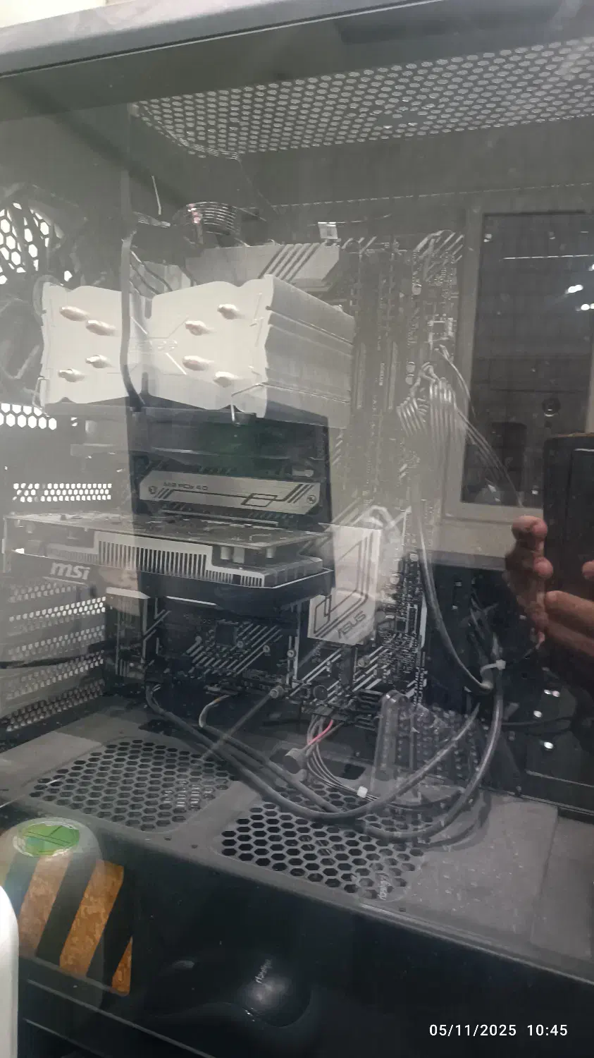 یک سیستم مناسب کارهای گرافیکی و تدوین|رایانه رومیزی|تهران, فلسطین (میدان انقلاب)|دیوار