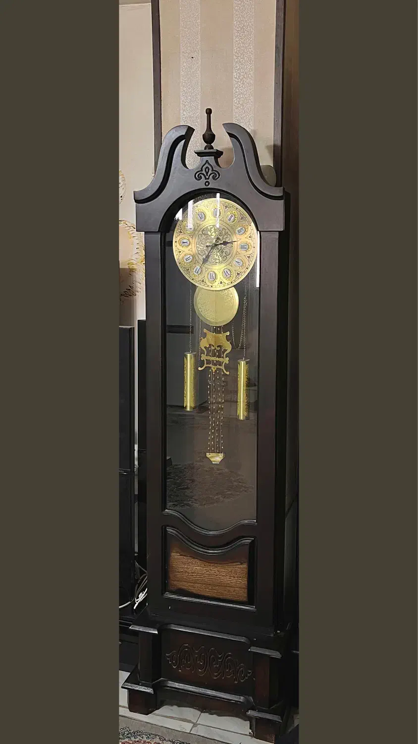 ساعت دیواری|ساعت دیواری و تزئینی|شیراز, کوشک میدان|دیوار