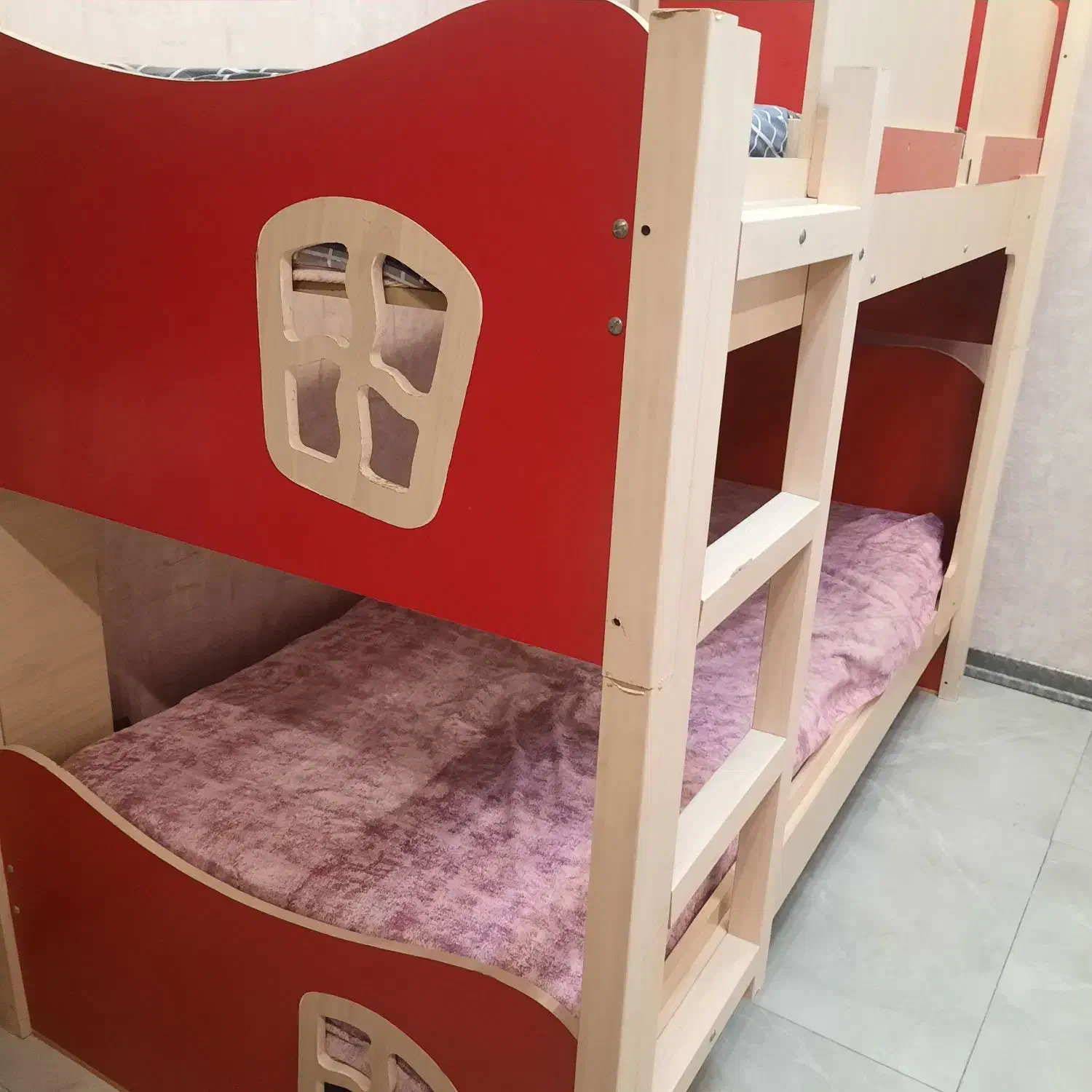 تخت خواب دوطبقه در حد نو|تخت و سرویس خواب|فولادشهر, A4|دیوار