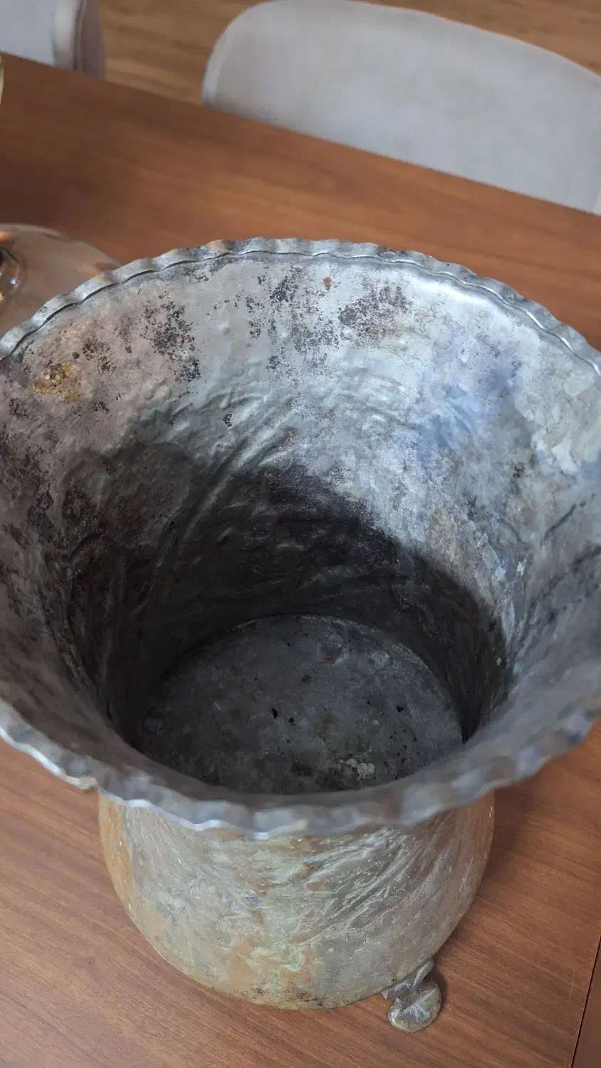 سطل فلزی قلمزنی دوره قاجار|کلکسیون اشیاء عتیقه|تهران, دروس|دیوار