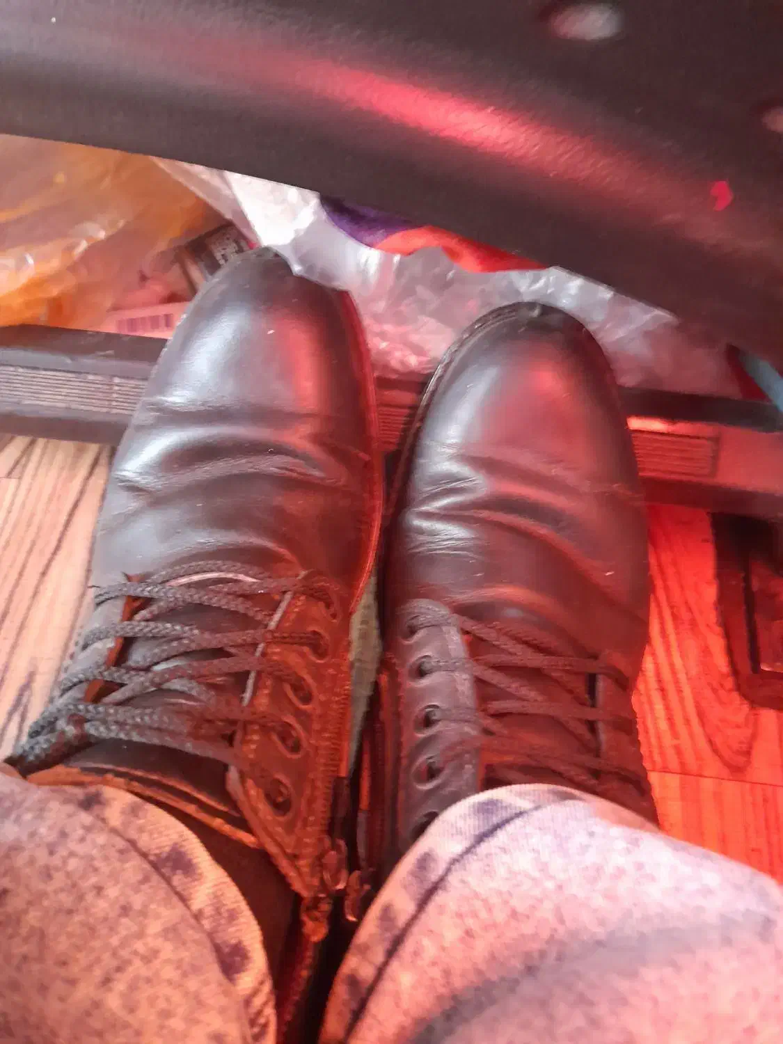 کفش چرم|کیف، کفش، کمربند|آستانه اشرفیه, |دیوار