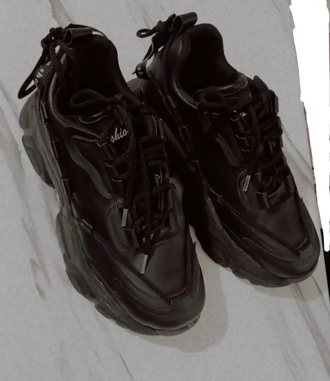 کفش|کیف، کفش، کمربند|بروجرد, |دیوار