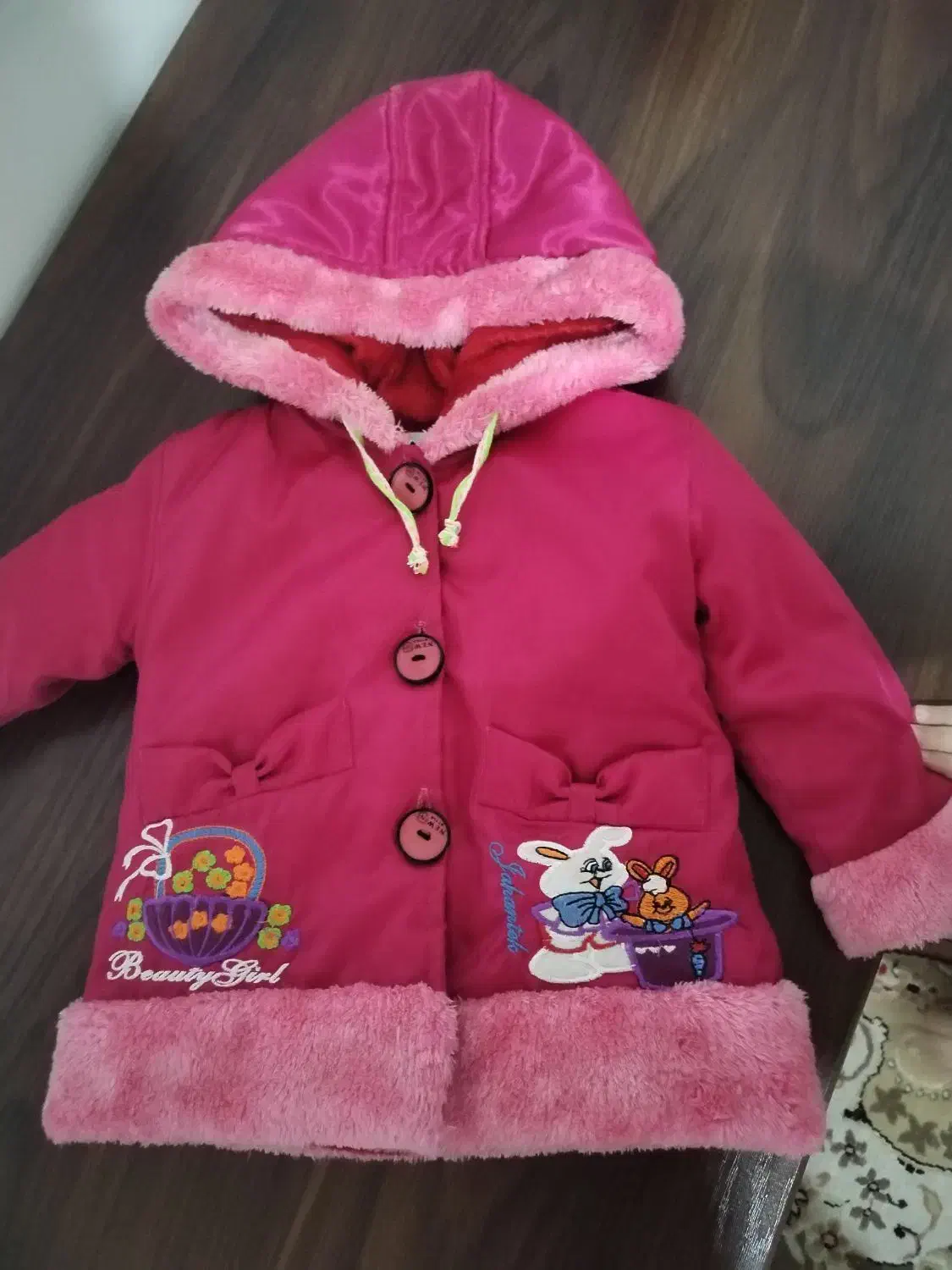 کاپشن نو|کفش و لباس بچه|قم, چهل درخت|دیوار