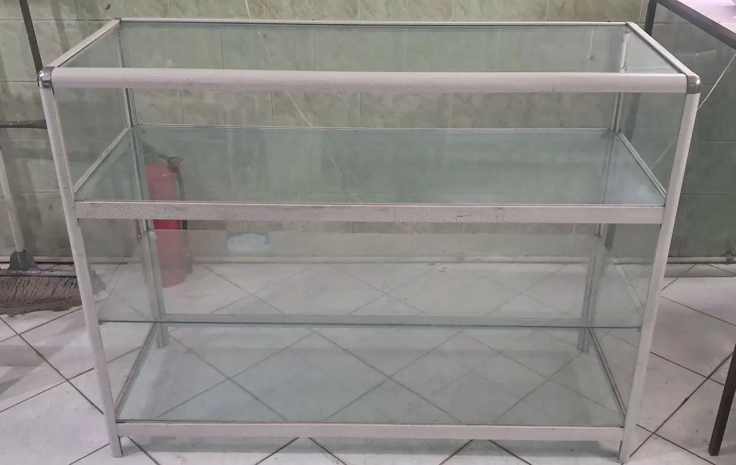 ویترین آلومینیوم پارتیشن|فروشگاه و مغازه|قم, انسجام|دیوار