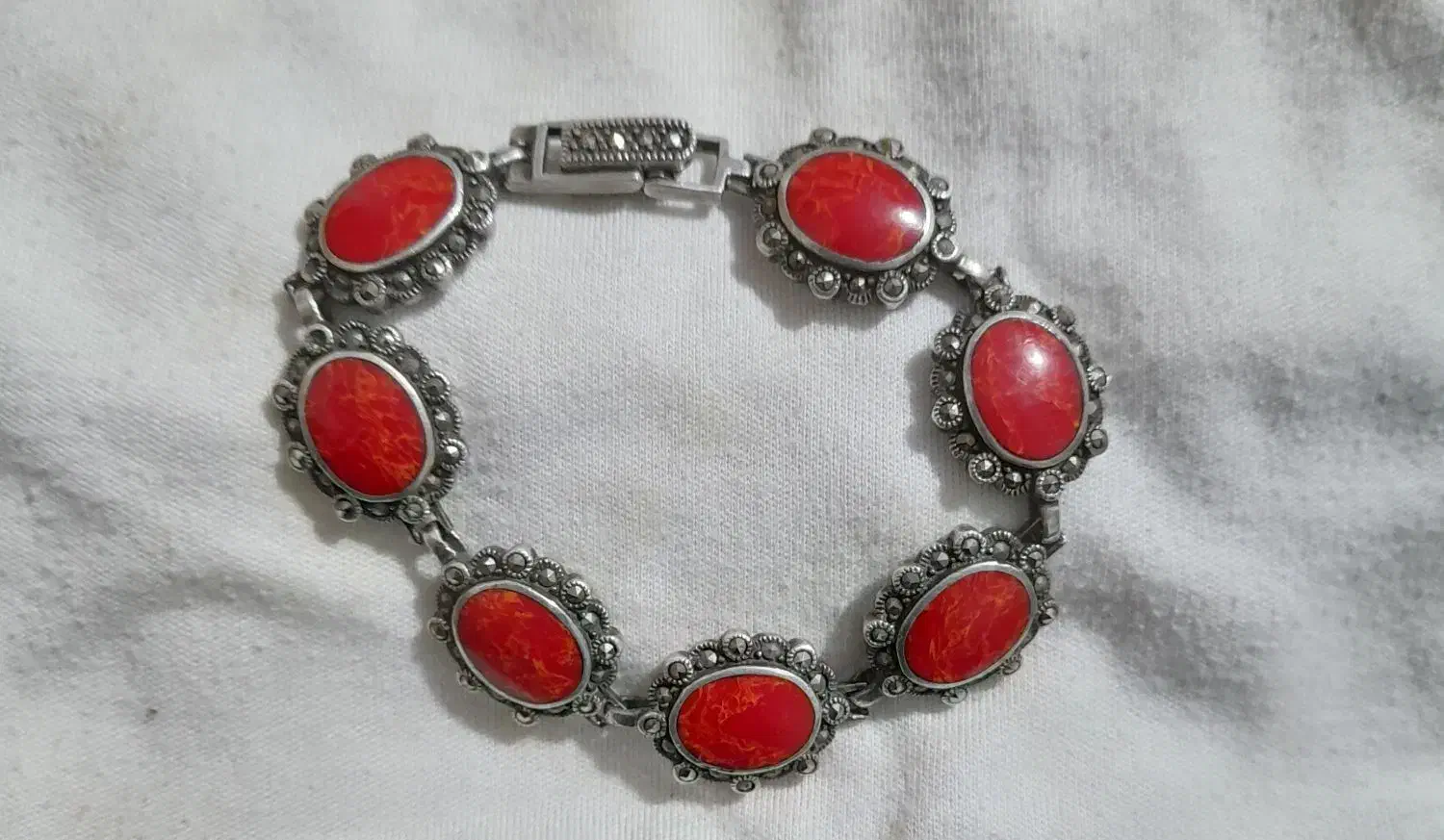 دستبندسیاه قلم نقره باسنگ مرجان|جواهرات|نیشابور, جمهوری|دیوار