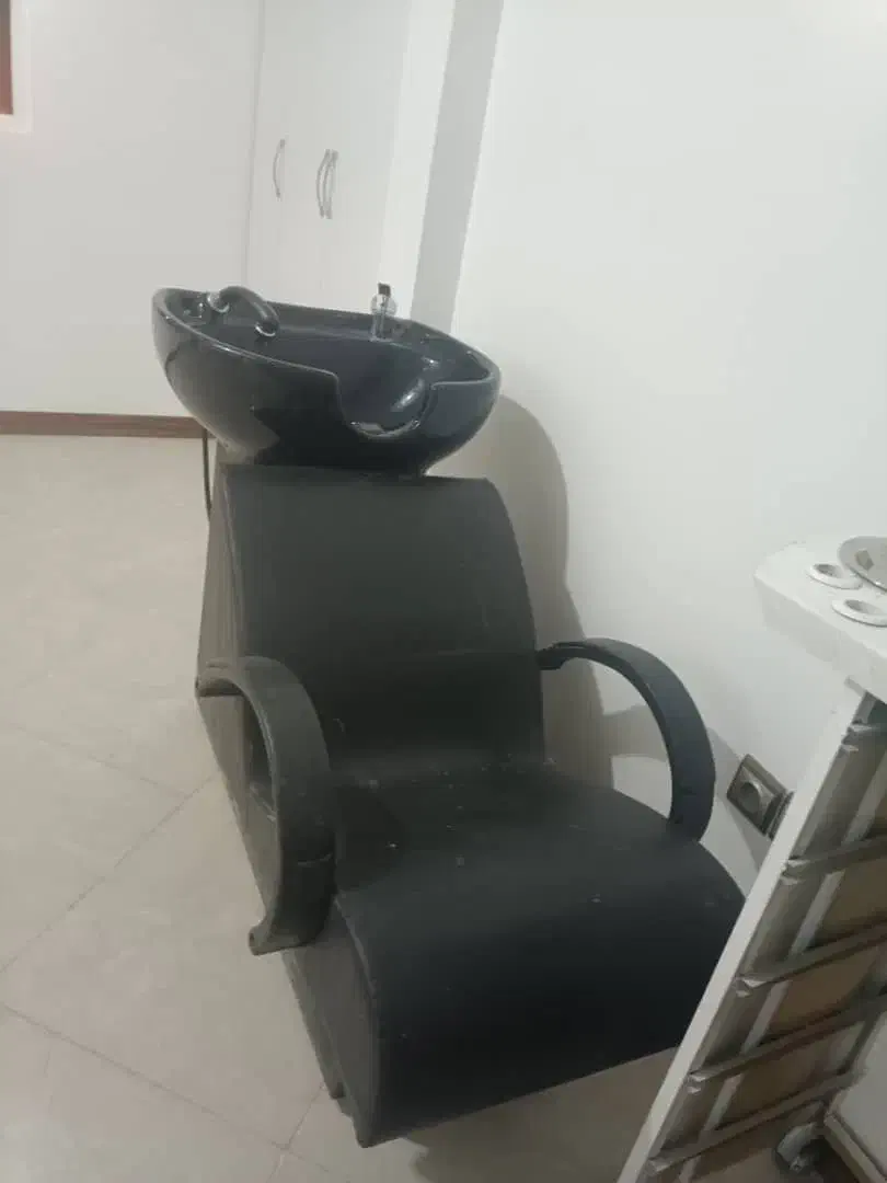 سرشور|آرایشگاه و سالن‌های زیبایی|پرند, فاز ۲|دیوار