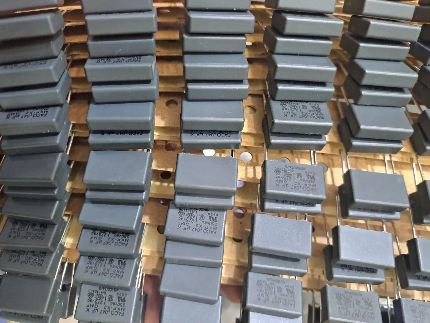 فروش انواع خازن الکترولیت ام کاتی مایلار|قطعات و لوازم جانبی رایانه|تهران, شیخ هادی|دیوار