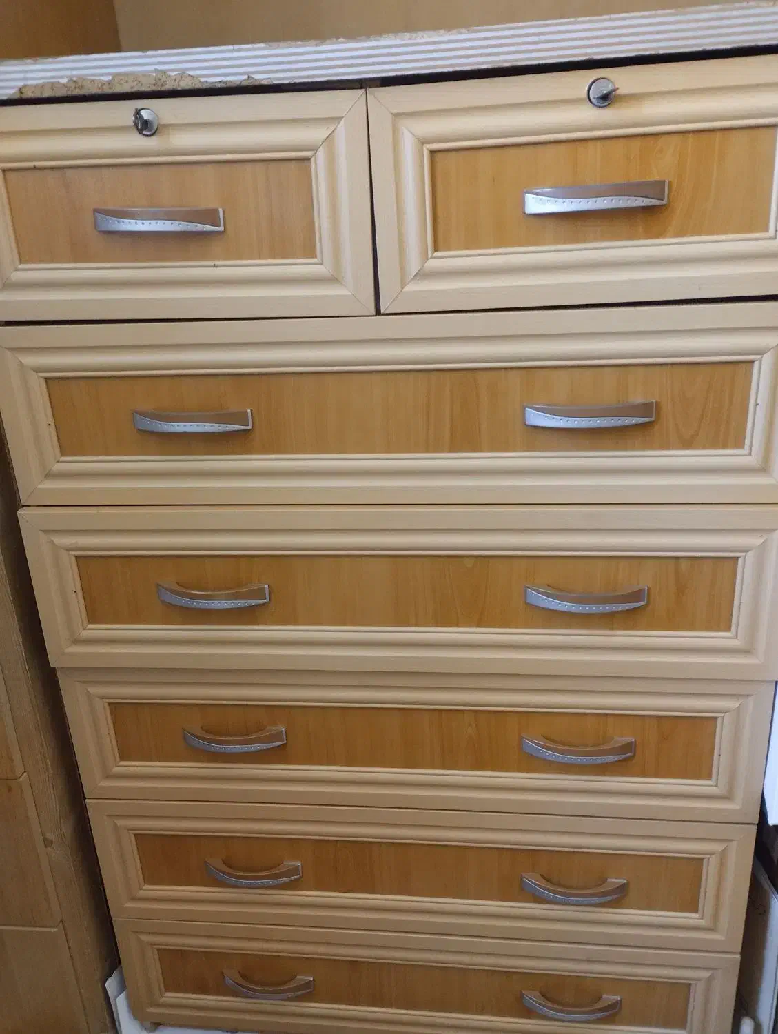 دراور چوبی پنج کشو بزرگ و دو کشو کوچک در بالا|جاکفشی، کمد، دراور|بومهن, |دیوار