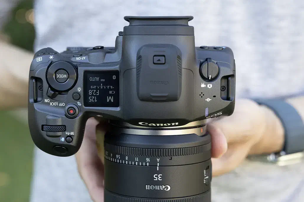 بدنه دوربین canon r5ii فقط ۲۰۰ عدد شات|دوربین عکاسی و فیلم‌برداری|تهران, بهار|دیوار