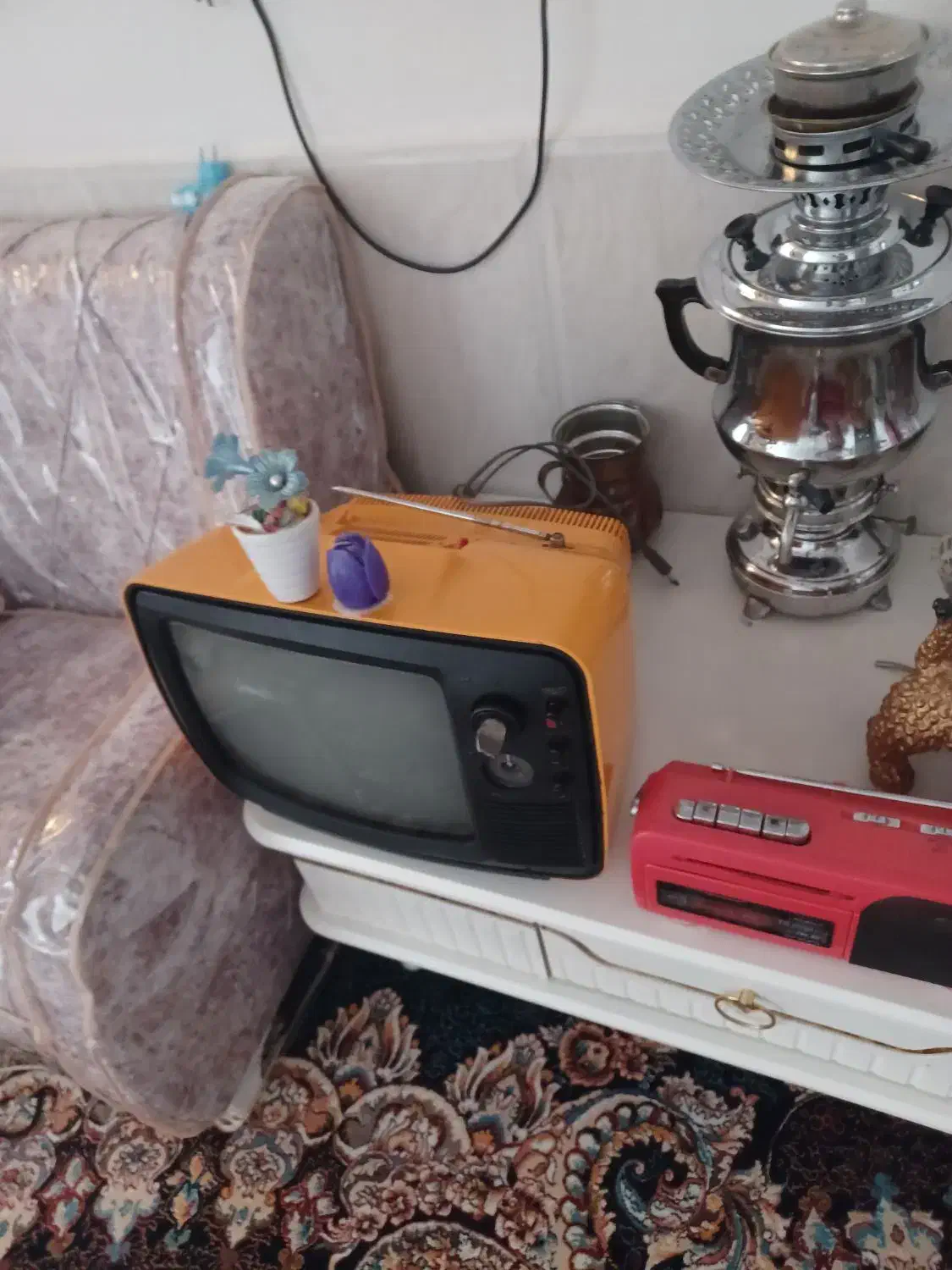 تلویزیون قدیمی|کلکسیون اشیاء عتیقه|نیشابور, هفده شهریور|دیوار