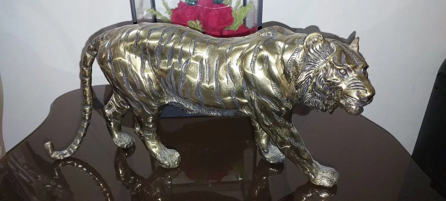 ببر برنزی|مجسمه، تندیس، ماکت|شهر ری, حمزه‌آباد|دیوار