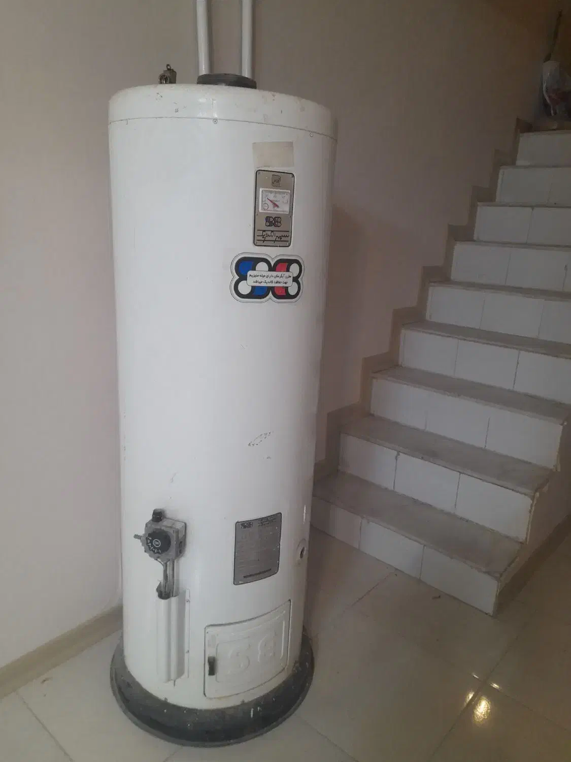 اب گرم کن مخزنی|آبگرمکن، پکیج، شوفاژ|بوانات, |دیوار