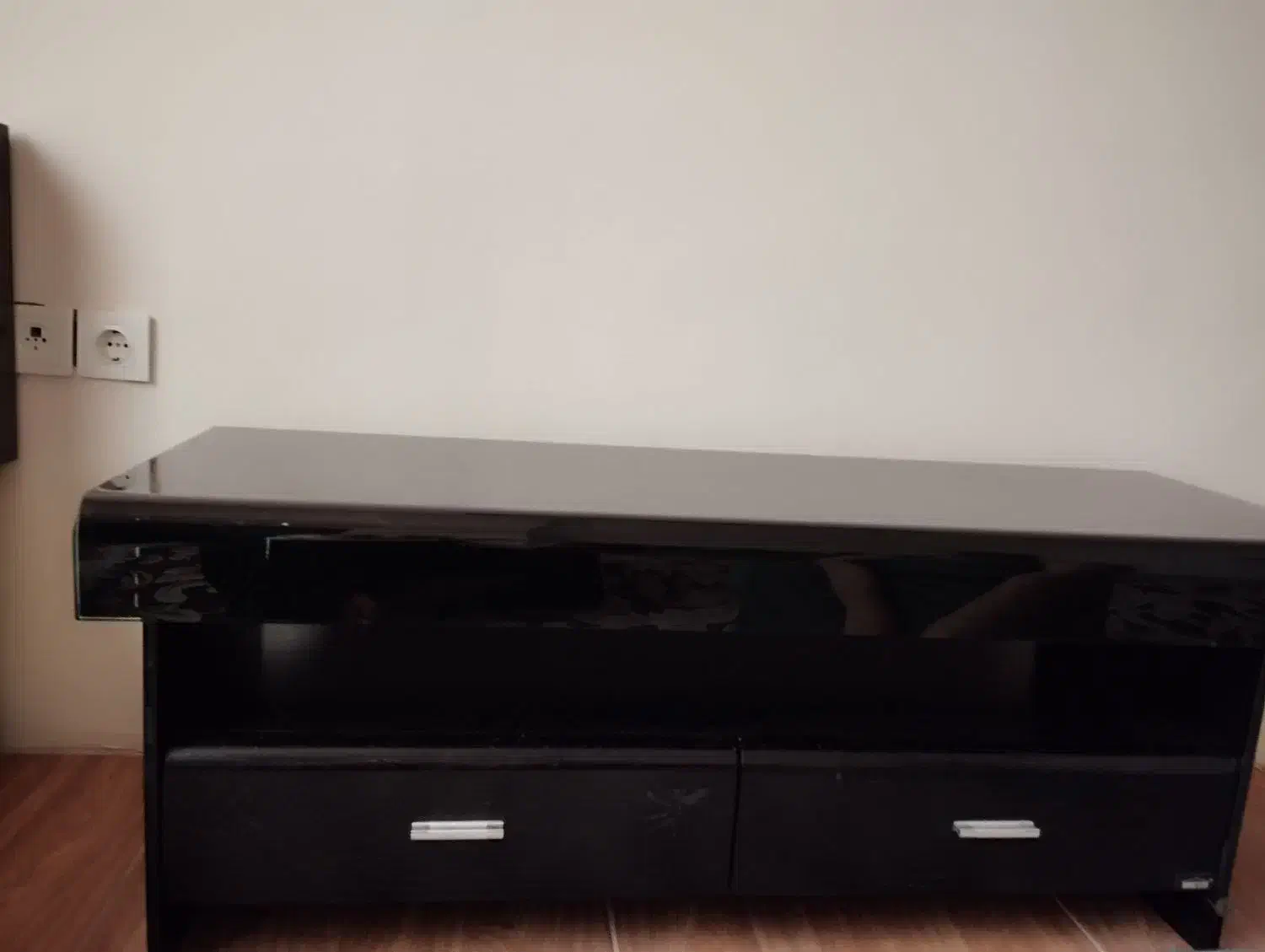 میز تلویزیون نو دو کشو قیمت 700هزار تومان|میز تلویزیون|بندر انزلی, نیمه شعبان|دیوار