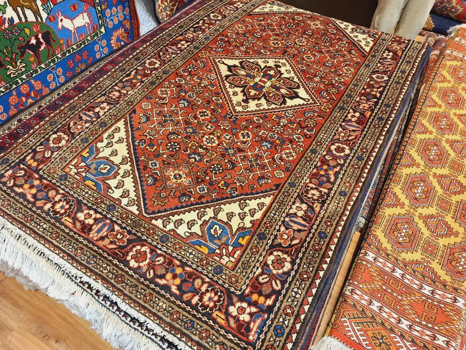 قالیچه دستباف زمینه روناسی همدان|فرش|تهران, اکباتان|دیوار