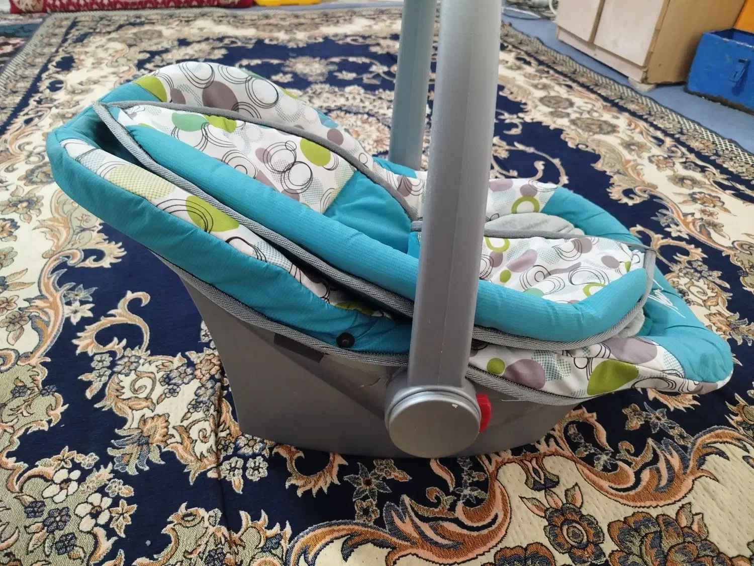 کریر و تخت نوزاد در حد نو|تخت و صندلی بچه|کرمانشاه, |دیوار