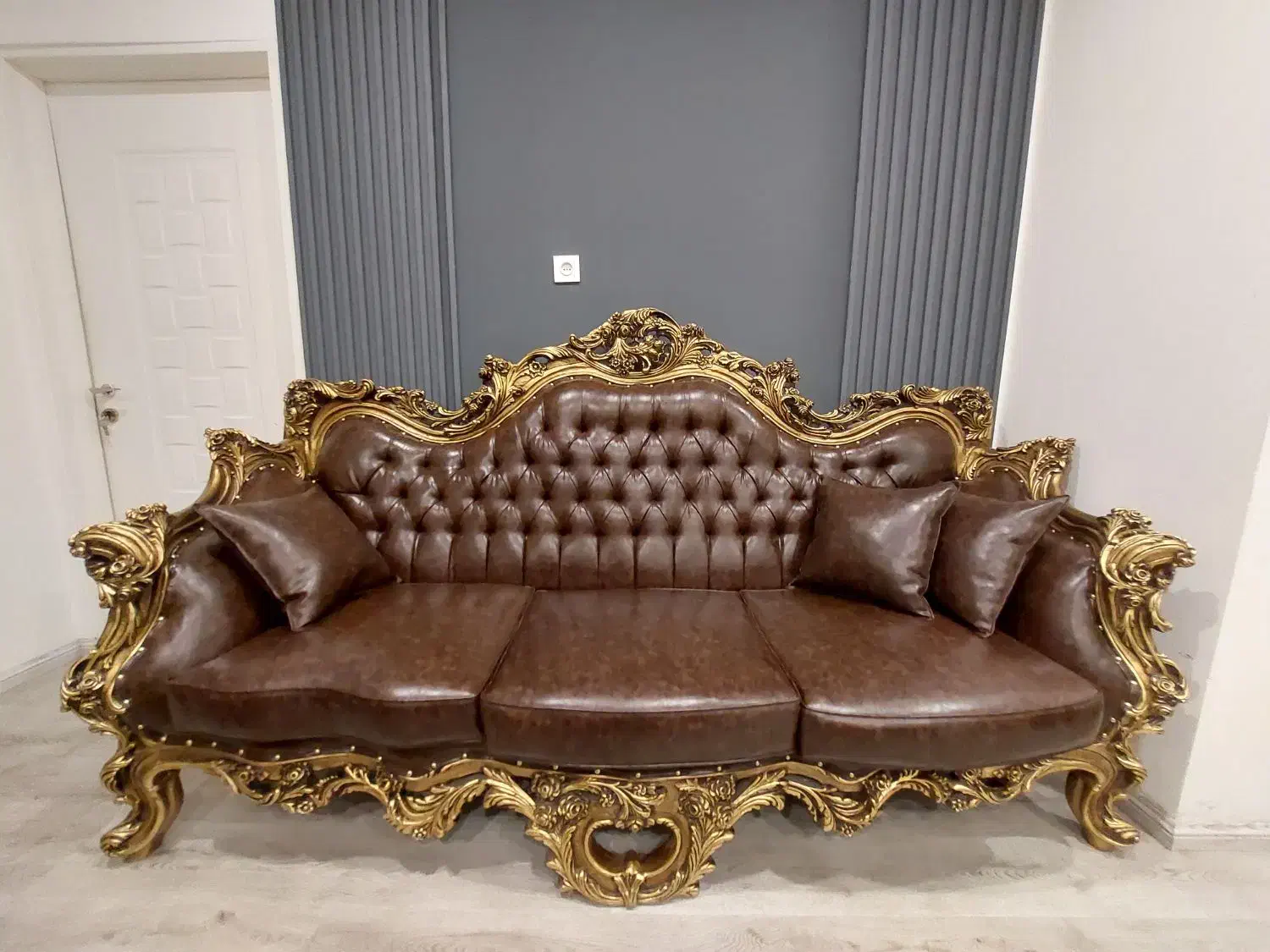 مبلمان کلاسیک ۸ نفره|مبلمان خانگی و میز عسلی|تهران, آبشار تهران (دریاچه)|دیوار