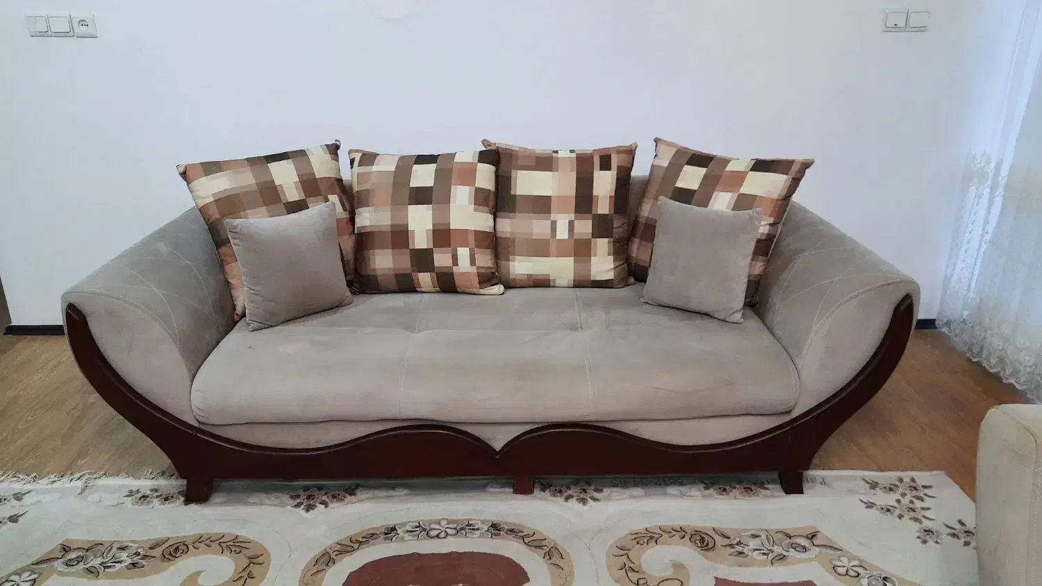 مبل در حد نو|مبلمان خانگی و میز عسلی|آستارا, |دیوار