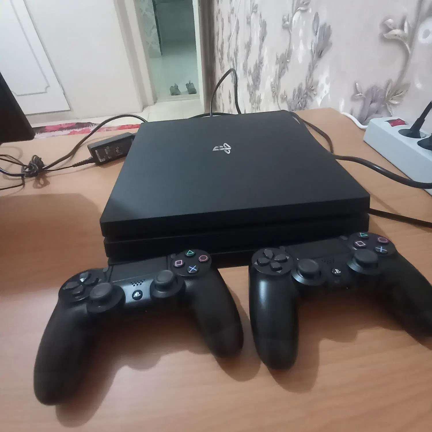 Ps4 pro+ مانیتورایسوس|کنسول، بازی ویدئویی و آنلاین|اسلام‌شهر, مطهری|دیوار