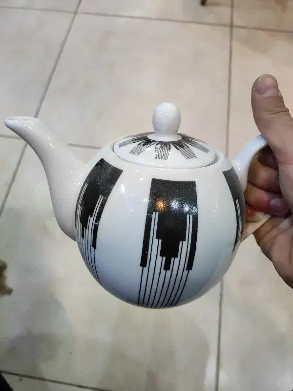 قوری چینی طرح چوقا بختیاری|قوری، کتری، قهوه‌ساز دستی|شاهین‌شهر, خانه کارگر|دیوار