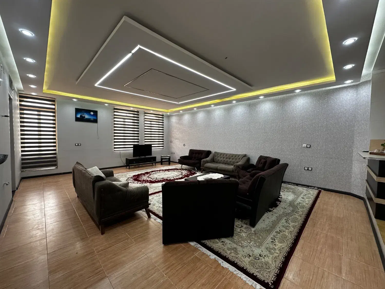 اجاره منزل مبله روزانه ، هفتگی و ماهیانه|اجارهٔ کوتاه‌مدت آپارتمان و سوئیت|شیراز, فرگاز|دیوار