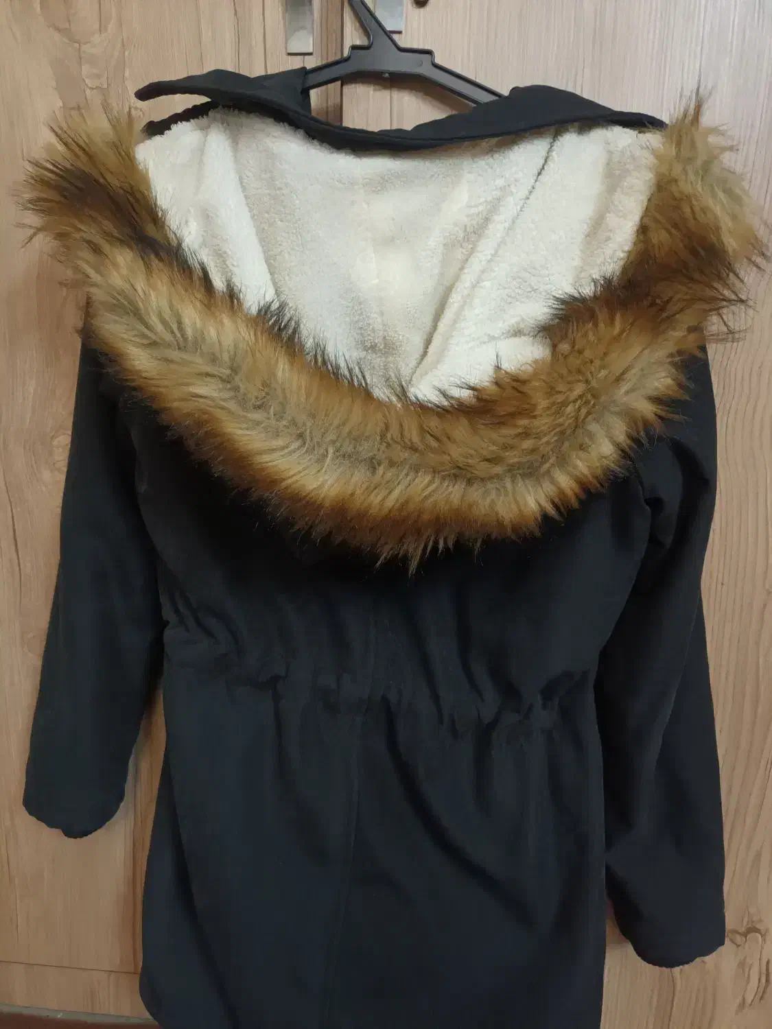 کاپشن دخترانه|لباس|فردیس, فردیس|دیوار