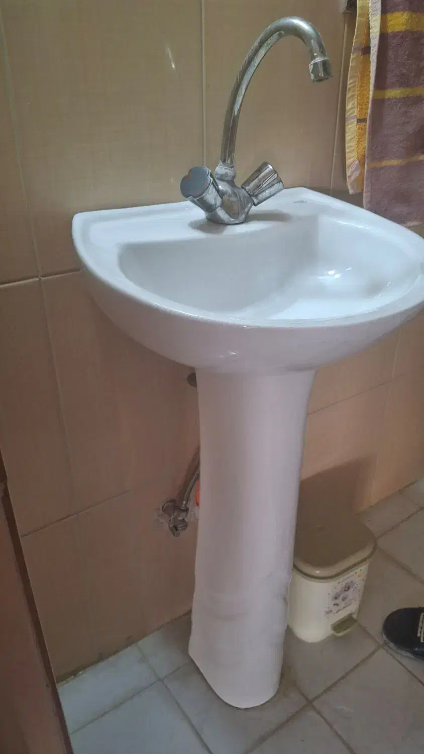 روشویی و فرنگی|لوازم سرویس بهداشتی|صدرا-فارس, فاز ۱|دیوار