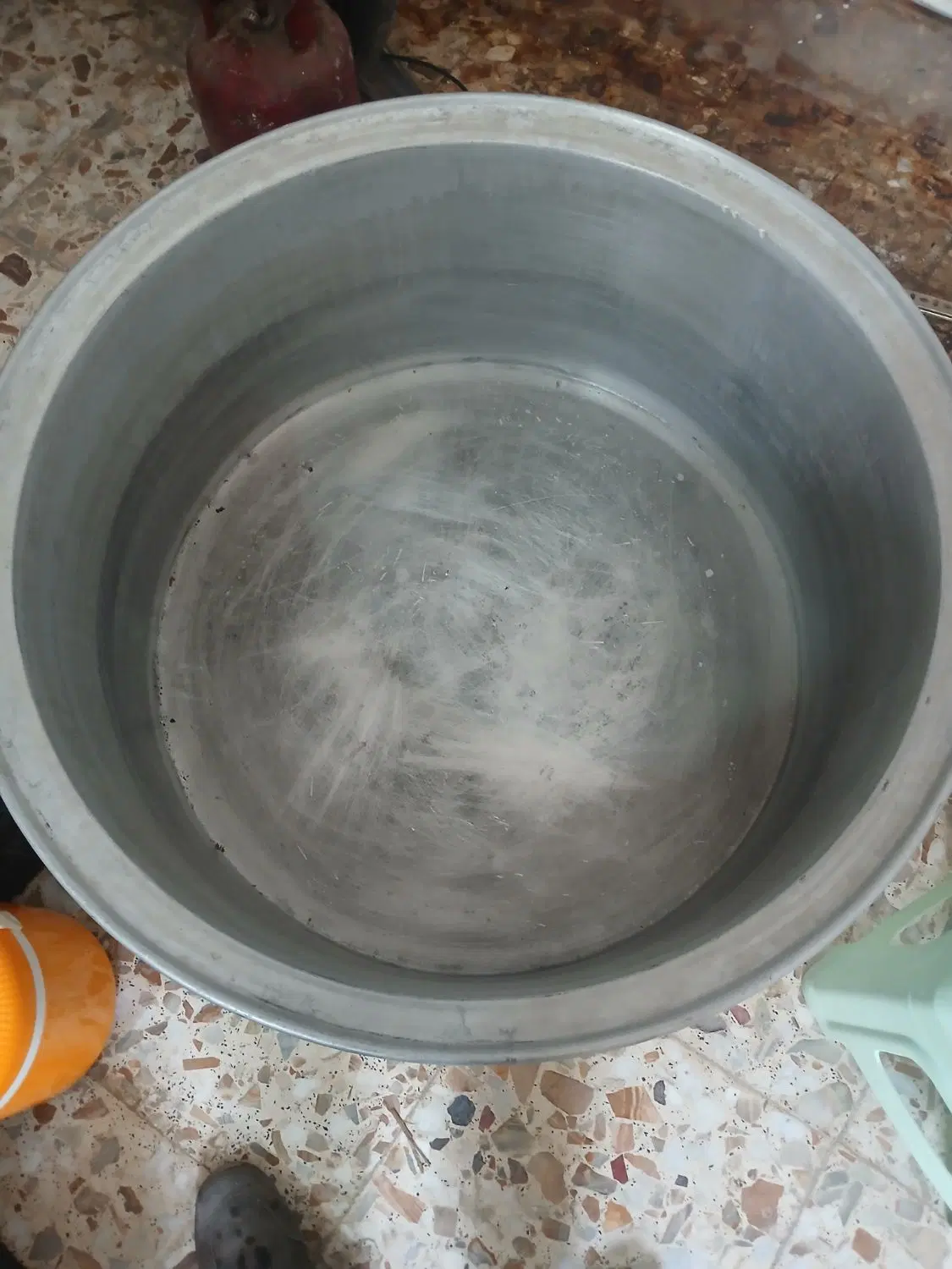 دیگ روی|ظروف پخت‌وپز|رشت, حومه رشت|دیوار