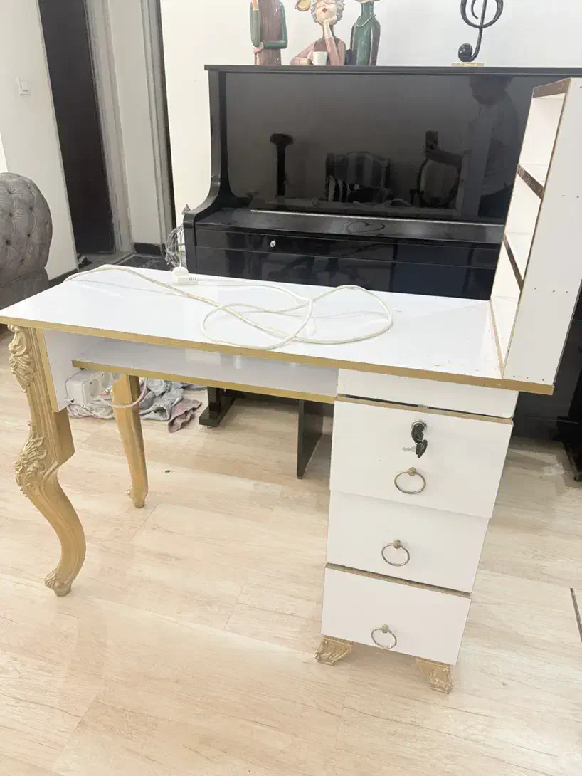 میز|مبلمان اداری|شیراز, قالیشویی|دیوار