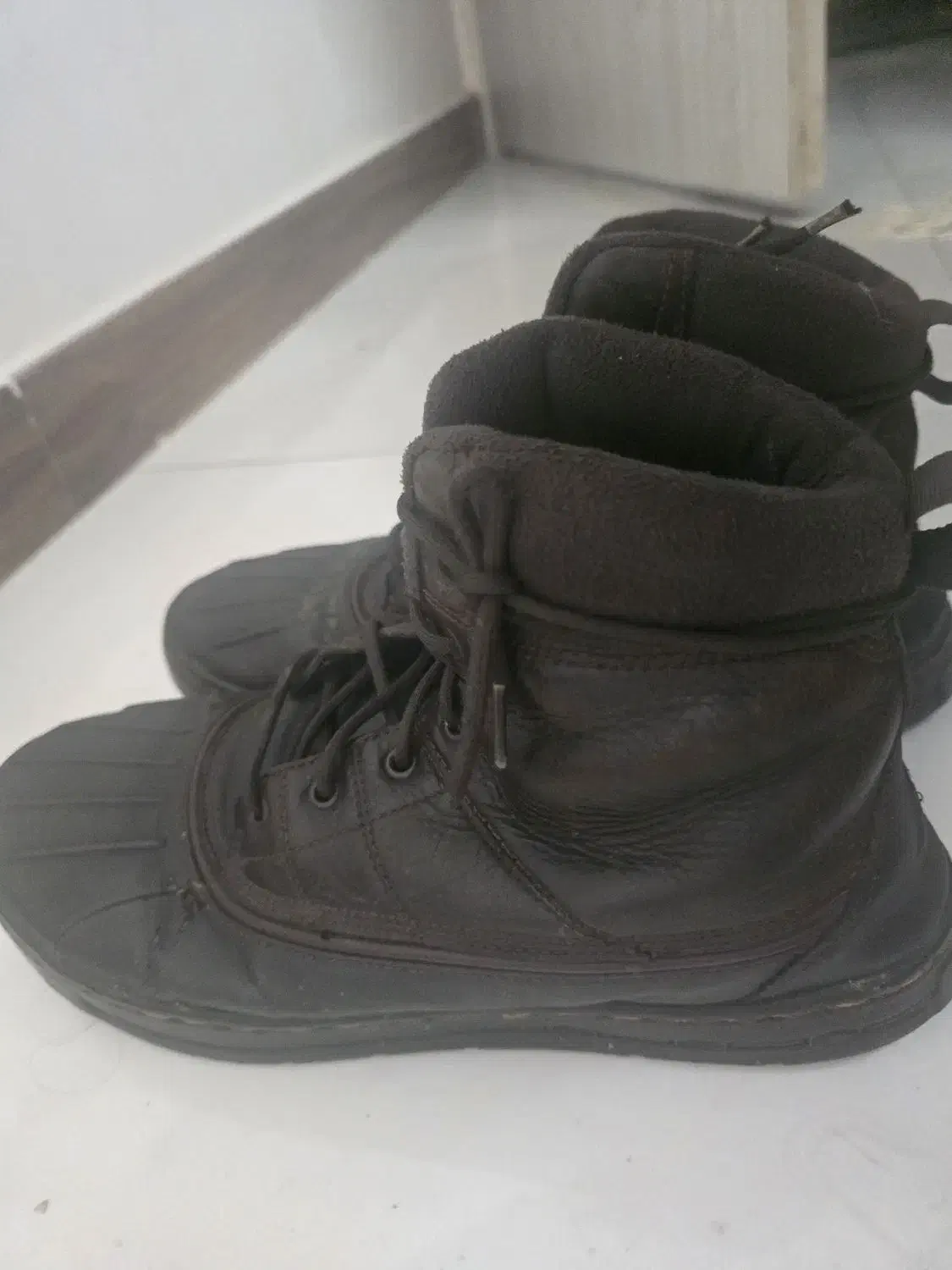 بوت|کیف، کفش، کمربند|رشت, دروازه لاکان|دیوار