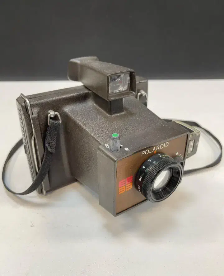 دوربین پولاروید|دوربین عکاسی و فیلم‌برداری|صدرا-فارس, فاز ۱|دیوار