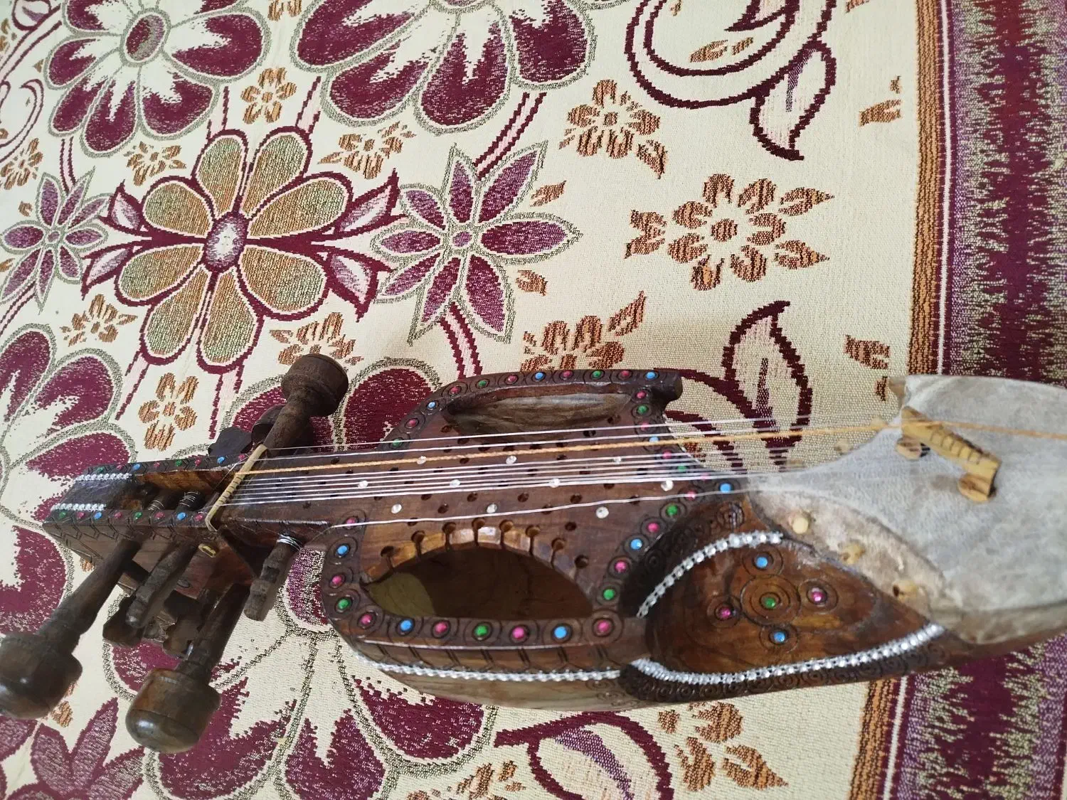 سروز بلوچی|سازهای سنتی|زاهدان, |دیوار